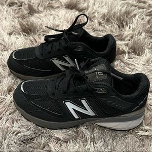 New Balance 990v5 in Black size 2 Kids